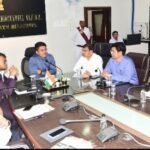 कलेक्टर ने टीएल बैठक में की चुनाव तैयारियां एवं लंबित मामलों की समीक्षा
