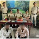 रेल सुरक्षा बल डोंगरगढ़ ने बरौनी एक्सप्रेस की चैकिंग के दौरान एसी कोच अटेंडेंट के पास 95 नग शराब जब्त कर कार्यवाही की