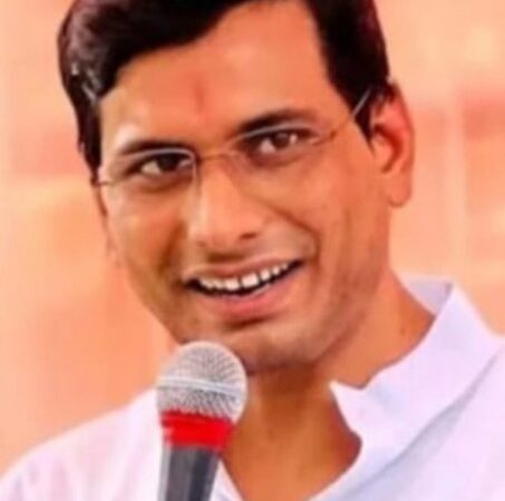 देवेंद्र यादव ने चरण दास महंत के  विवादास्पद बयान का समर्थन करते हुए कहा कि मै भी यादव हूं और यादव लाठी चलाने में माहिर होते हैं
