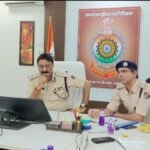 आईजी डॉ. संजीव शुक्ला ने&nbsp; रेल्वे और एसपी की बैठक ली,रेलवे सुरक्षा व निगरानी&nbsp; पर प्रतिमाह&nbsp; आर.पी.एफ., जी.आर.पी. के साथ बैठक आयोजित कर करें समीक्षा