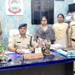 स्टाफ नर्स की नौकरी लगाने के नाम पर ठगी करने वाली अमलीडीह रायपुर की महिला को चक्रधरनगर पुलिस ने किया गिरफ्तार……