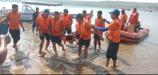 न्यूज अपडेट:नाव दुर्घटना में अब तक 6 शव निकाले गए ओडिशा के ओडीआरएएफ और फायर इमरजेंसी के स्कूबा डाइवर्स ने निकाले सारे शव