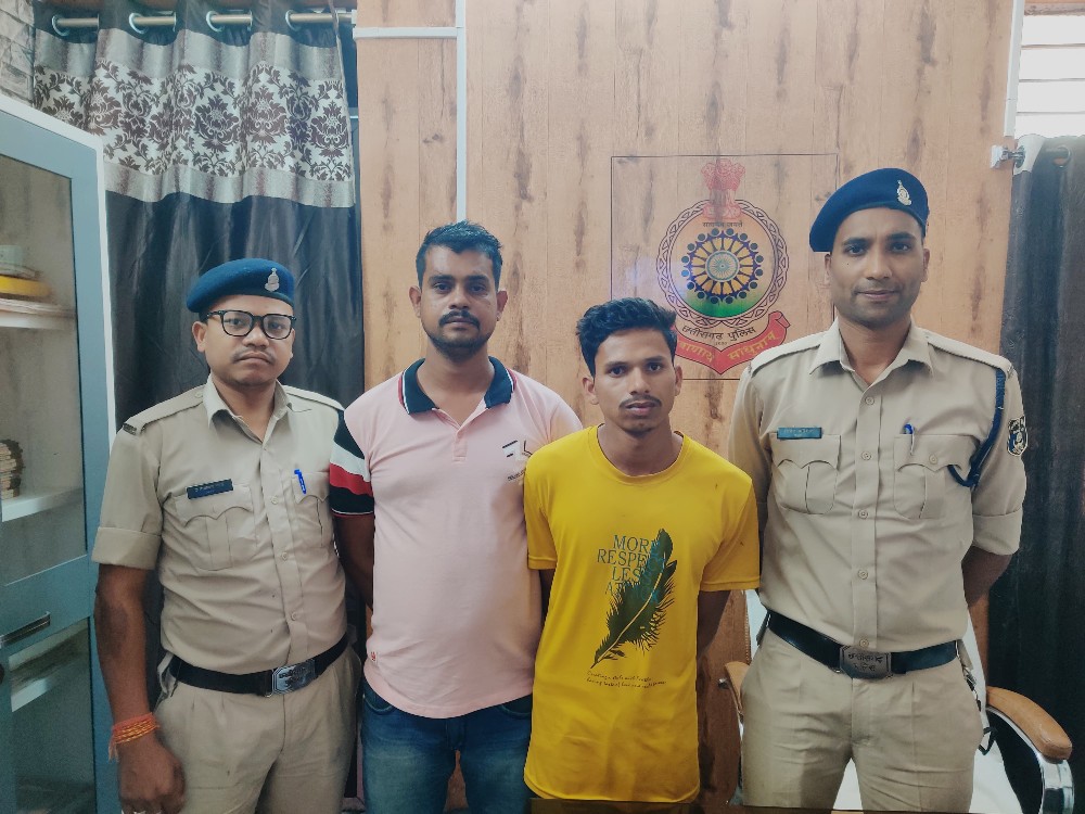 नाबालिक लड़की से रात्रि में घर घुसकर छेड़छाड़ करने वाले दो आदतन फरार आरोपियो को कोनी पुलिस ने किया गिरप्तार