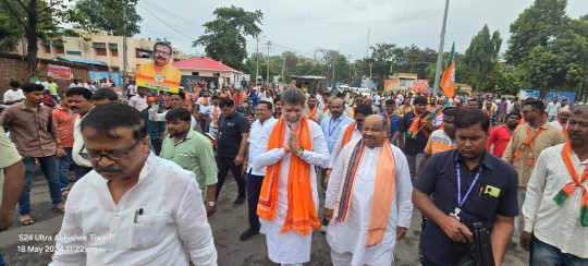 छत्तीसगढ़ के भाजपा अध्यक्ष किरण देव और विधायक पुरंदर मिश्रा की जोड़ी ने ओडिशा के बरगढ़ में जबरदस्त रोड शो कर डबल इंजन की सरकार बनाने  संकल्प लिया