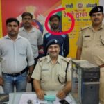 मंदिर हसौद के माही चॉइस सेंटर में आरपीएफ ने मारा छापा रेलवे की अवैध टिकट बनाते एक युवक पकड़ाया