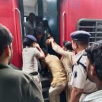रेल सुरक्षा बल और जीआरपी की मानवीय पहल सावन सोमवार के पहले दिन ही प्रसव पीड़ित&nbsp; महिला को ट्रेन से उतार&nbsp; अस्पताल भेजा
