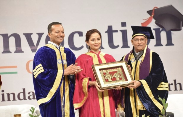 ओपी जिंदल विवि. का चतुर्थ दीक्षांत समारोह संपन्न इंजीनियरिंग, मैनेजमेंट व सांइस के 459 छात्रों को बांटे गए पदक व उपाधियां