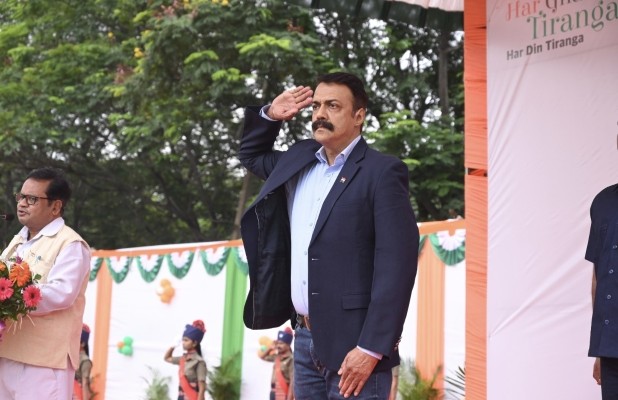 हर घर तिरंगा अभियान में शामिल होकर गर्व के साथ फहराएं तिरंगा : नवीन जिंदल   —                         जेएसपी रायगढ़ संयंत्र में उत्साह के साथ मनाया गया स्वतंत्रता दिवस — प्रभारी संयंत्र प्रमुख अरविंद कुमार भगत ने किया ध्वजारोहण