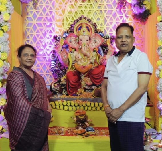 नगर विधायक श्री अमर अग्रवाल ने गणेश उत्सव की दी बधाई  विधायक निवास में पधारे श्री गणेश ..नागरिक जनों को आरती में शामिल होने किया आमंत्रित