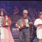 एकॉर्डियन की सुरीली धुनों से सजी शाम, तपसीर मोहम्मद एंड टीम की रही शानदार प्रस्तुति*  *8 साल से 77 साल उम्र के कलाकारों ने एक साथ दी प्रस्तुति*  *चक्रधर समारोह में पहुंचे विदेशी कलाकारों ने किया रोचक मंच संचालन*