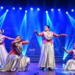 रायगढ़ घराने की प्रख्यात कत्थक नृत्यांगना मां-बेटी की जोड़ी ने कत्थक नृत्य की दी मनमोहक प्रस्तुति*  *मां गंगा के धरती पर अवतरण का किया जीवंत प्रदर्शन*