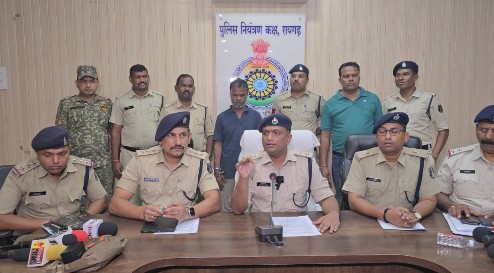 72 घंटों में सुलझाई रायगढ़ पुलिस ने ब्लाइंड मर्डर की गुत्थी , हत्या का आरोपी गिरफ्तार*  ● *एडिशनल एसपी और दो डीएसपी एवं ३० कर्मचारियों के साथ विशेष टीम गठित*