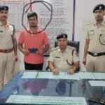 रायगढ़ आरपीएफ ने ट्रेवल्स एजेंट के यहां मारा छापा, 68410 रू. के साथ 17 नग रेलवे ई टिकट बरामद कर किया गिरफ्तार