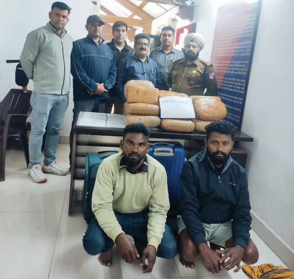 ट्रेन संख्या 12843 में अपराध गुप्तचर शाखा नागपुर ,आर पी एफ गोंदिया और टास्क टीम के संयुक्त प्रयास से 47 किलो गांजा के साथ दो लोगों को हिरासत में लिया गया