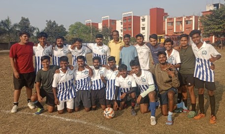 अंतर महा विद्यालयीन फुटबाल प्रतियोगिता में एलसीआईटी कालेज को हराकर चौकसे इंजीनियरिंग कालेज का फाइनल में प्रवेश