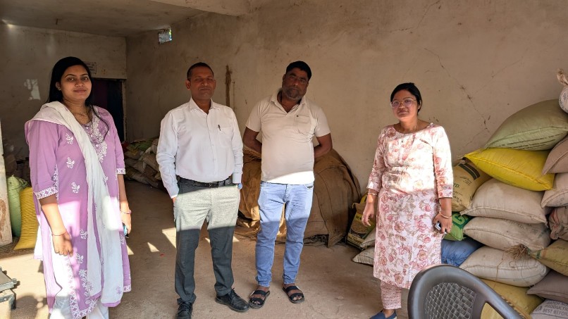 जारी है धान के अवैध संग्रहण के विरुद्ध कार्रवाई का सिलसिला*  *फिर सवा 6 लाख कीमत के 202 क्विंटल धान जब्त*