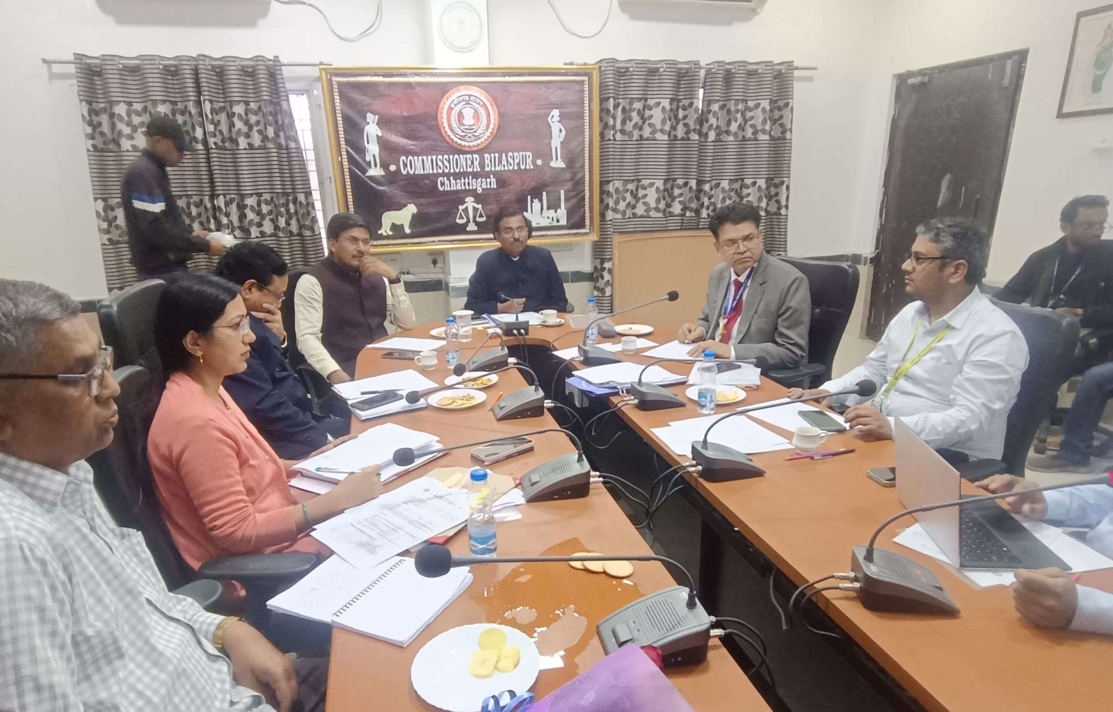 संभागायुक्त ने ली मल्टी सुपर स्पेश्यालिटी प्रबंधन की बैठक*  *आईपीडी सुविधा जल्द शुरू करने दिए निर्देश*  *धीमी कार्य प्रगति पर जतायी नाराजगी*