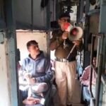 रेसुब.द.पू.म.रेलवे नागपुर ने चलाया चेन खींचने वालो के खिलाफ विशेष अभियान  धारा-141 के तहत 846 मामले पंजीकृत करते हुए 833 व्यक्तियों को किया गिरफ्तार, न्यायालय द्वारा 3,29,695 रुपये जुर्माना वसूला गया 2024 मे