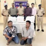 आरपीएफ दुर्ग ने ढाई लाख रु. का  गांजा  पूरी एक्सप्रेस में दो तस्करों के साथ पकड़ा