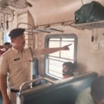 रेलवे सुरक्षा बल आउटपोस्ट ग्वारीघाट ने  अनावश्यक चेन पुलिंग की घटना को कम करने के संबंध में यात्रियों के बीच विशेष जागरूकता अभियान चलाया