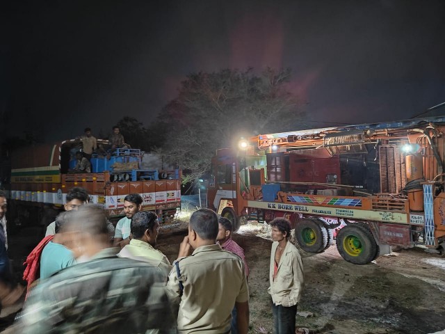 *बिना अनुमति प्रतिबंध के बाद भी नलकूप खनन करते दो बोर गाड़ी को सकरी तहसीलदार ने जब्त किया*