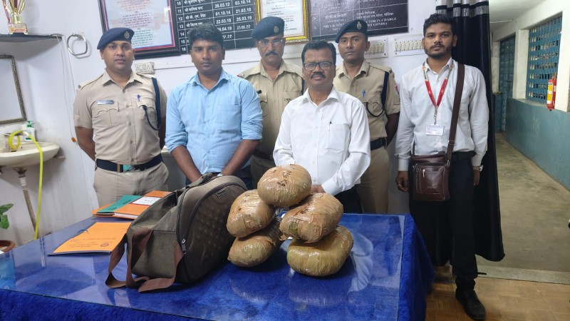 रे.सु.ब गोंदिया नागपुर मंडल द्वारा “ऑपेरशन नारकोस” के तहत साईनगर शिर्डी एक्सप्रेस से एक लाख रु. मूल्य का गाँजा बरामद किया