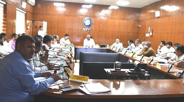 दक्षिण पूर्व मध्य रेलवे महाप्रबंधक श्री तरुण प्रकाश ने रायपुर रेल मंडल की समीक्षा बैठक ली