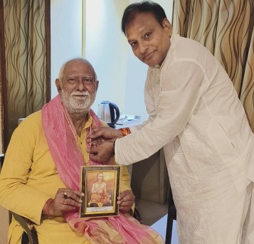 *डॉ.प्रद्युम्न सिन्हा ने किया पत्रकार साहियकार केशव शुक्ला का सम्मान*