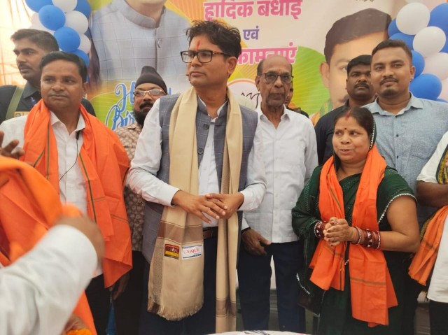 वित्त मंत्री ओ पी चौधरी के जन्मदिन पर कांग्रेस को लगा बड़ा झटकादो पार्षदों ने भाजपा का दामन थामा