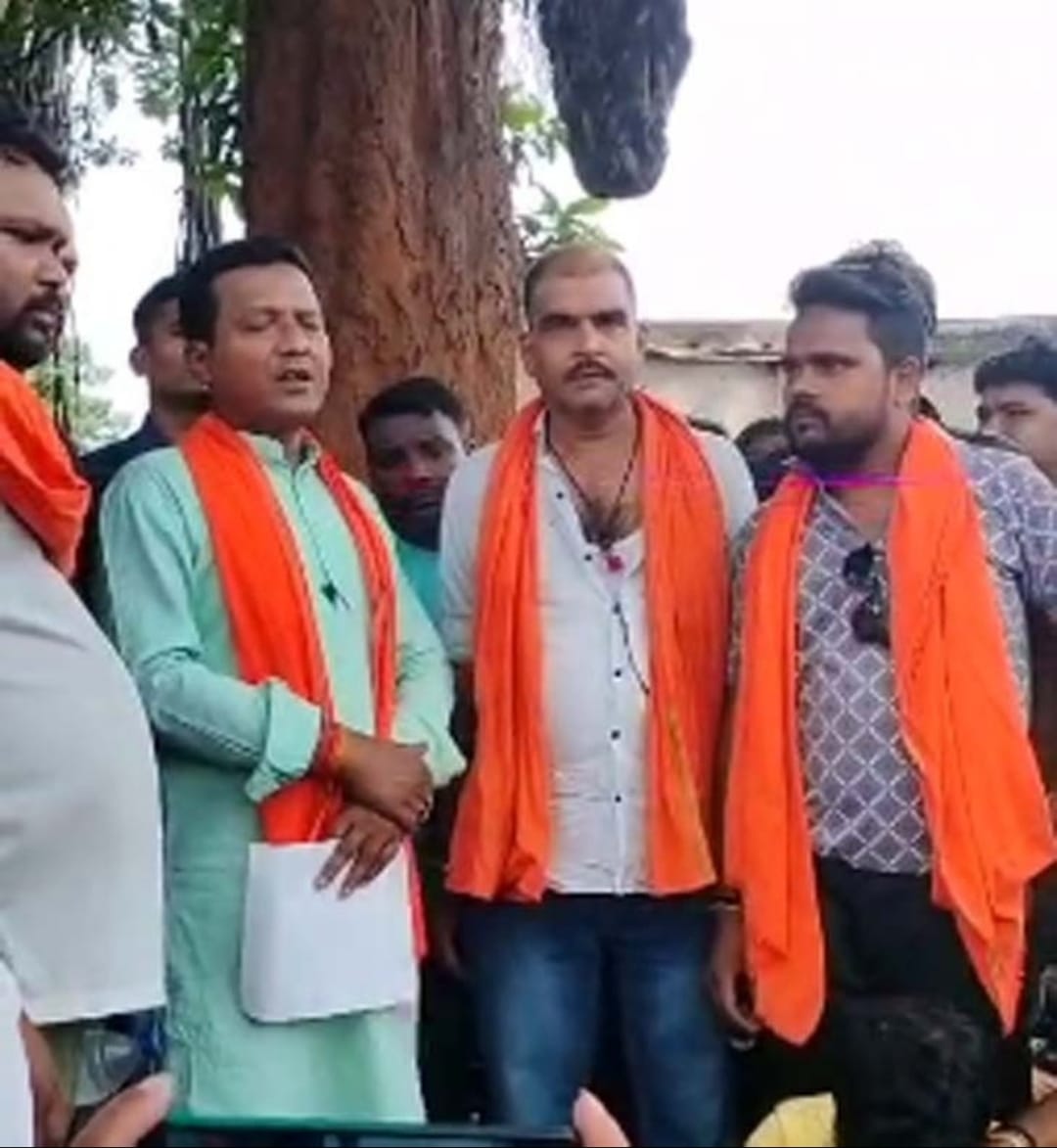 ऑटो चालक संघ 30 किलोमीटर पैदल चलकर पहुंचे सांसद निवास सांसद राधेश्याम राठिया का दिया आश्वासन
