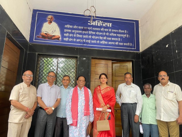 प्रयास प्रकाशन साहित्य अकादमी द्वारा पद्मश्री डाॅ सुरेन्द्र दुबे जी को दी गई श्रद्धांजलि