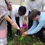 सरदार वल्लभ भाई हॉयर सेकेंडरी स्कूल में शाला प्रवेश उत्सव सम्पन्न* *परिसर में एक पेड़ मां के नाम भी लगाया*