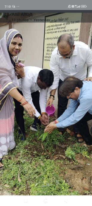 सरदार वल्लभ भाई हॉयर सेकेंडरी स्कूल में शाला प्रवेश उत्सव सम्पन्न* *परिसर में एक पेड़ मां के नाम भी लगाया*