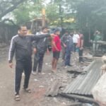 निगम कमिश्नर श्री क्षत्रिय ने खड़े होकर तुड़वाया अवैध कब्जा