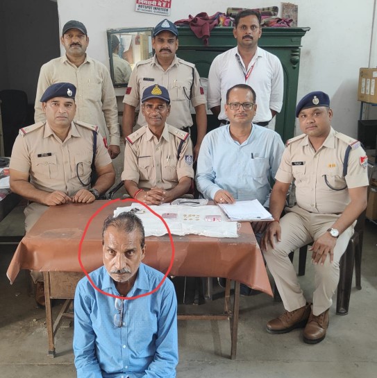 रेलवे सुरक्षा बल, दक्षिण पूर्व मध्य रेलवे द्वारा जहरखुरानी एक आदतन शातिर आरोपी राजेश अरोरा को गिरफ्तार कर GRP को सुपुर्द किये जाने के संबध में*