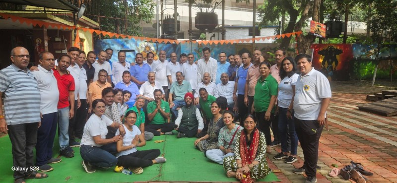 हेल्पिंग हैंड्स क्लब फाउंडेशन एवं रायपुर वेलफेयर फाउंडेशन के संयुक्त तत्वाधान में वृहद वृक्षारोपण कार्यक्रम हुआ संपन्न*  एक पेड़ माँ के नाम थीम पर हुआ वृक्षारोपण का आयोजन