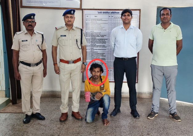 आरपीएफ की विशेष टीम रेलवे स्टेशन भिलाई में पकड़ा एक पॉकेटमार