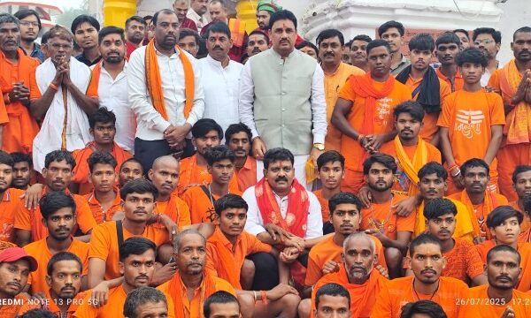 छत्तीसगढ़ के उपमुख्यमंत्री विजय शर्मा ने किया मां नर्मदा का दर्शन पूजन  मृत्युंजय आश्रम मे स्वामी हरिहरानंद जी ने करवाया रुद्राभिषेक