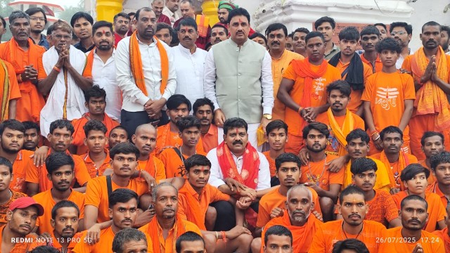 छत्तीसगढ़ के उपमुख्यमंत्री विजय शर्मा ने किया मां नर्मदा का दर्शन पूजन  मृत्युंजय आश्रम मे स्वामी हरिहरानंद जी ने करवाया रुद्राभिषेक