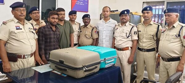 आर पी एफ उसलापुर ने दो आरोपियों को पकड़ 1.60 लाख रू. का गांजा जप्त की