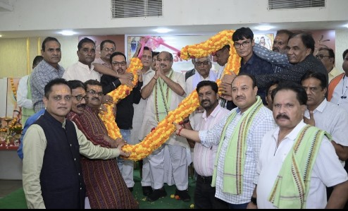 छ.ग.उत्कल ब्राह्मण समाज के प्रदेश कार्यकारिणी की बैठक विधायक पुरन्दर मिश्रा की उपस्थिति में संपन्न  समाज के युवाओं को गलत आदतों से दूर रहकर  समाज के उत्थान में योगदान दें: पुरन्दर मिश्रा