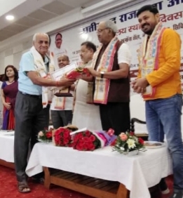 छत्तीसगढ़ी सिर्फ एक भाषा नहीं, बल्कि संस्कृति, परंपरा और लोकजीवन की आत्मा है : श्री बृजमोहन अग्रवाल *वरिष्ठ कवि सनत तिवारी हुए सम्मानित**