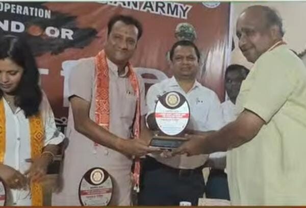 रोटरी क्लब खरसिया एवं हेल्पिंग हैंड्स क्लब फाउंडेशन द्वारा विशाल रक्तदान शिविर सम्पन्न*