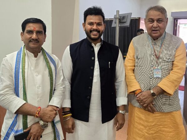 केंद्रीय मंत्री श्री तोखन साहू एवं विधायक श्री धर्मजीत सिंह की दिल्ली में केन्द्रीय मंत्रियों से सौजन्य मुलाकात*  *बिलासपुर एयरपोर्ट, युवा कार्यक्रम एवं खेल सुविधाओं को लेकर हुई सार्थक चर्चा*