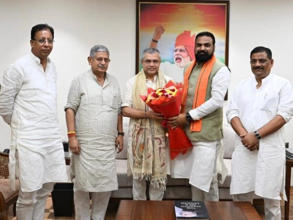 रेल मंत्री अश्विनी वैष्णव ने की घोषणा*   *दीपावली एवं छठ पर 12 हजार से अधिक स्पेशल ट्रेनें*  *बिहार से चलेगी चार और अमृत भारत एक्सप्रेस ट्रेनें*  *पूर्णिया से पटना के बीच चलेगी वंदे भारत एक्सप्रेस*