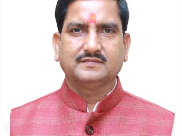 बिल्हा क्षेत्र के रेलयात्रियों के लिए खुशखबरी- केन्द्रीय राज्यमंत्री श्री तोखन साहू की पहल पर केन्द्रीय रेल मंत्री श्री अश्विनी वैष्णव ने ट्रेन ठहराव के लिए अधिकारियों को निर्देश दिए*