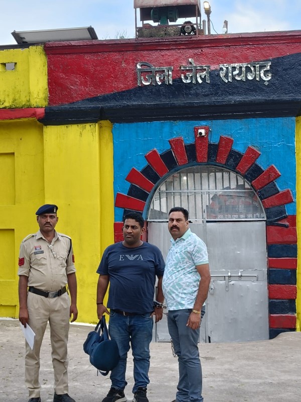 रायगढ़ पुलिस की विशेष टीम ने दिल्ली में फरार वारंटी लक्ष्मेश्वर ठाकुर को किया गिरफ्तार*