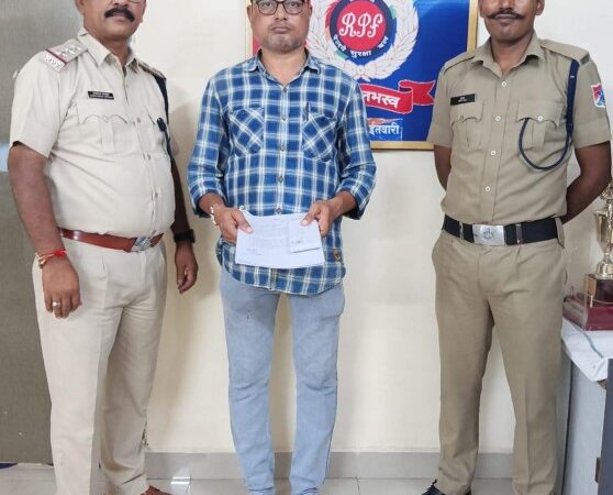 अपराध गुप्तचर शाखा नागपुर ने रेल्वे के अवैध टिकट बनाते एक युवक को किया गिरफ्तार