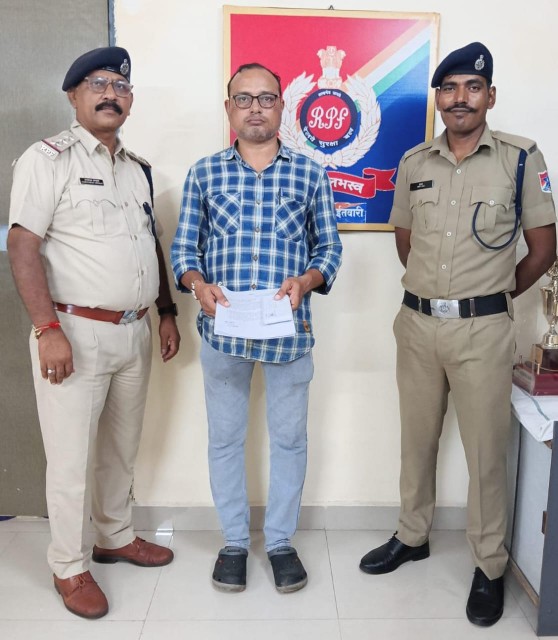 अपराध गुप्तचर शाखा नागपुर ने रेल्वे के अवैध टिकट बनाते एक युवक को किया गिरफ्तार