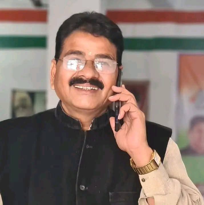 चक्रधर समारोह में छत्तीसगढ़ी कलाकारों की उपेक्षा करने और उनके साथ हो रहे व्यवहार पर कड़ी आपत्ति दर्ज की है जिला कांग्रेस अध्यक्ष अनिल शुक्ला ने